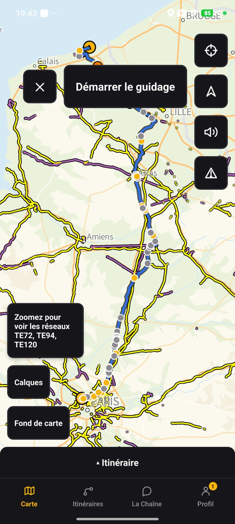 Capture de l'application Android : tracé de l'itinéraire sur la carte, réseaux TE et ouvrages, boutons Calques et Fond de carte